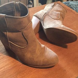 ‼️$10 sale‼️ OBO Qupid  booties